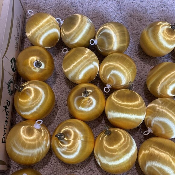 Vintage Pyramid Satin Sheen Christmas Ornaments Balls Gold Small Large Lot of 30 - Picture 3 of 11